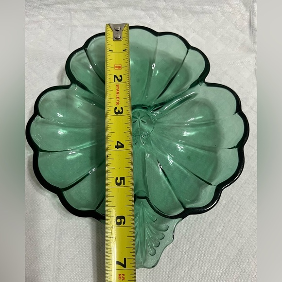 Vtg Green Glass Dish Three Leaf Clover Candy Nut Trinket Tray Carnival Glass MCM - Picture 4 of 13